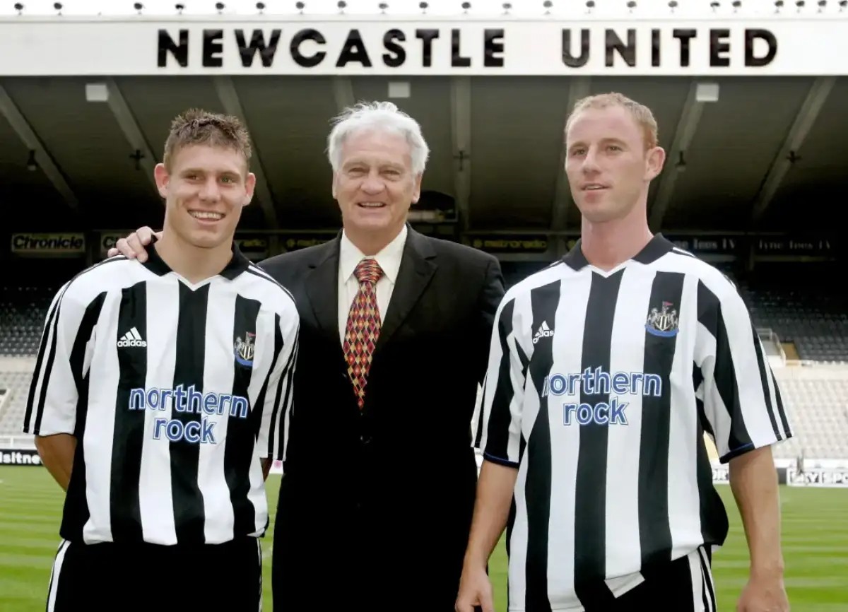 致敬联赛最后一尊大恐龙，他的球员生涯是半部英超历史